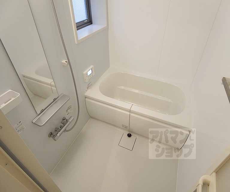 バス・シャワールーム　こちらの室内写真は同じ建物内の別のお部屋の参考写真となります