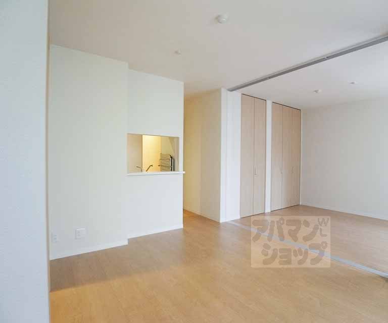 居室・リビング　こちらの室内写真は同じ建物内の別のお部屋の参考写真となります