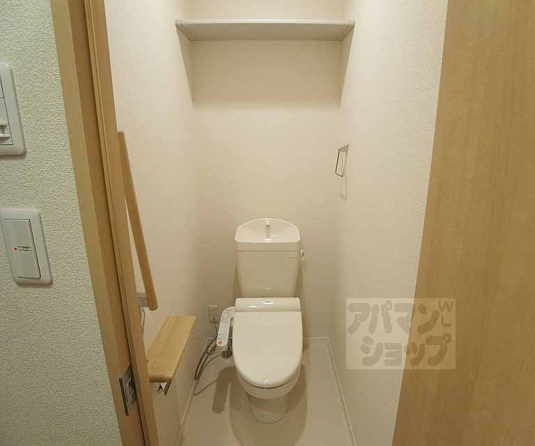 トイレ　こちらの室内写真は同じ建物内の別のお部屋の参考写真となります