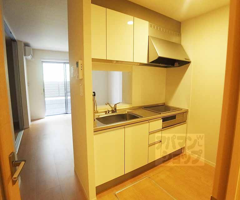 キッチン　こちらの室内写真は同じ建物内の別のお部屋の参考写真となります