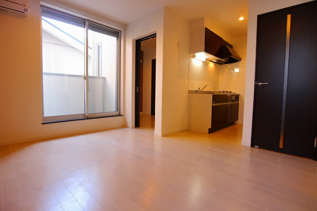 居室・リビング　・別号室参考写真