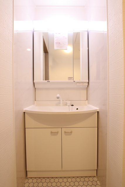 洗面設備　★身支度に便利な独立洗面化粧台★