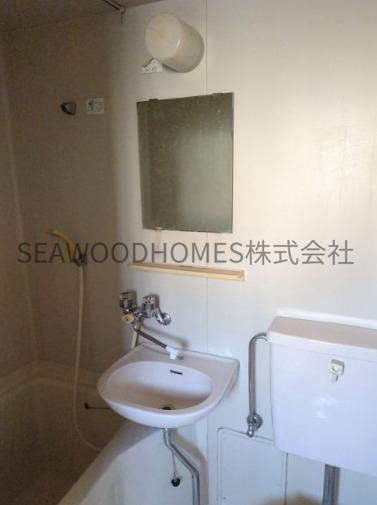 洗面設備　ユニットバスは丸洗い可能なのでいつも清潔を保てます。