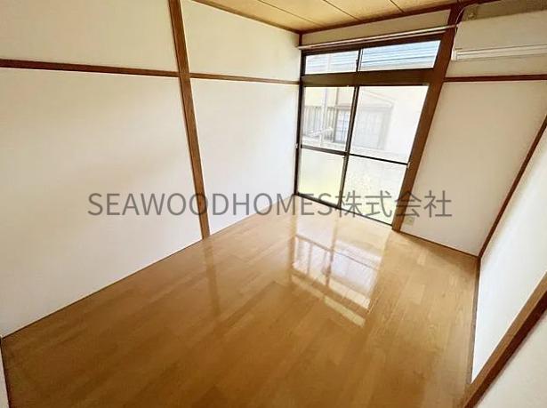 居室・リビング　綺麗なフローリングは自分だけのスペースです。