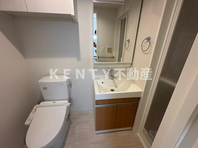 洗面設備　明るい洗面所です