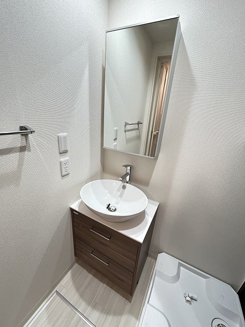 洗面設備　明るい洗面所です