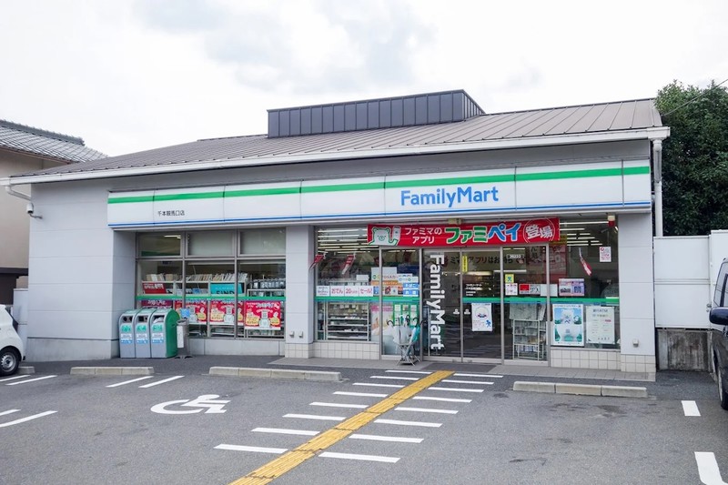 コンビニ　ファミリーマート千本鞍馬口店（コンビニ）まで331m
