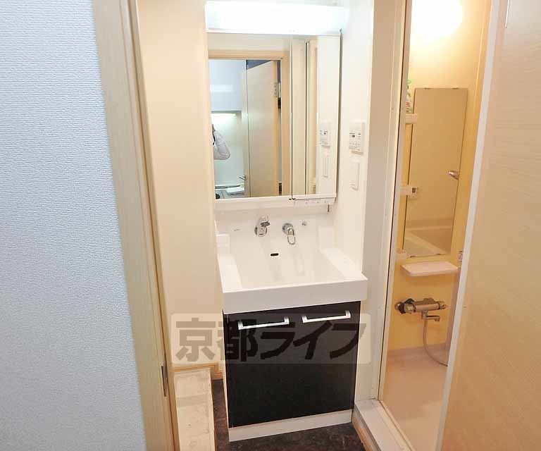 洗面設備　便利な独立洗面台