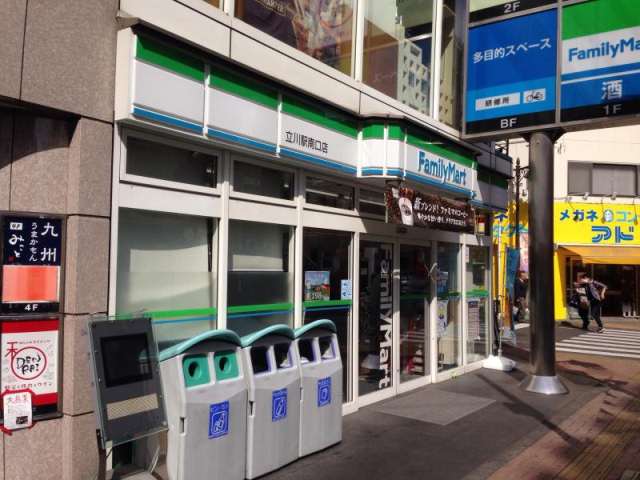 コンビニ　ファミリーマート（コンビニ）まで378m