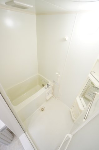 バス・シャワールーム　※同物件、反転タイプの写真になります。