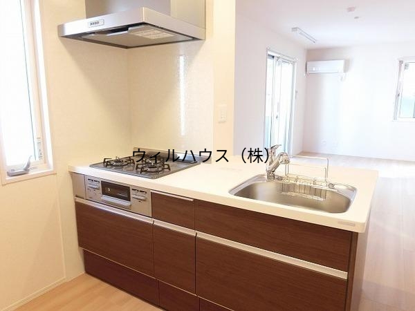 キッチン　３口コンロ付きシステムキッチン！