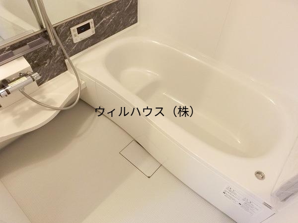 バス・シャワールーム　浴室乾燥機、追焚機能付の広々バスルーム！