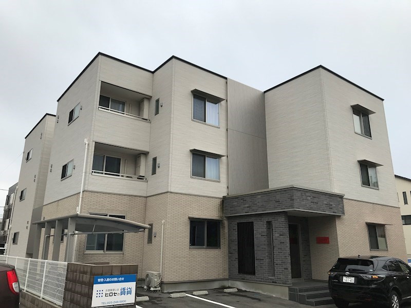 建物外観　万代シティ近くの築浅1LDK