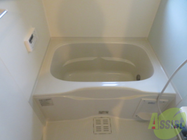 バス・シャワールーム　こちらのお風呂で一日の疲れを癒して下さい。