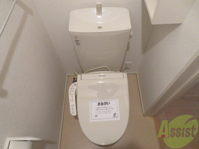 トイレ　ウォッシュレットが付いていますので、使いやすいですね。