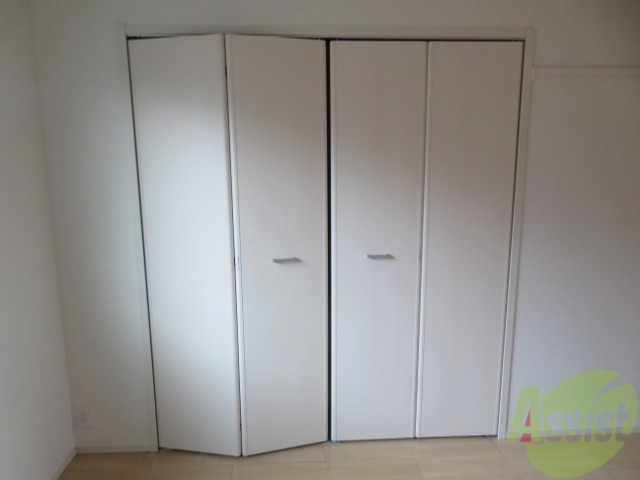 収納　６帖の洋室にはウォークインクローゼットが付いております。