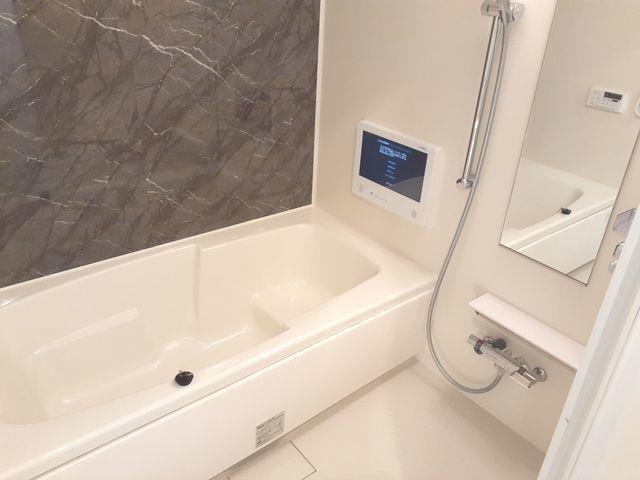 バス・シャワールーム　追い焚き・浴室乾燥機能付き