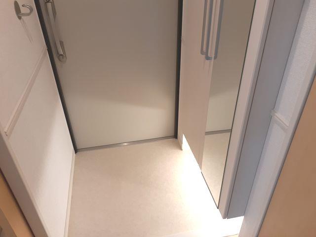 玄関　玄関内
