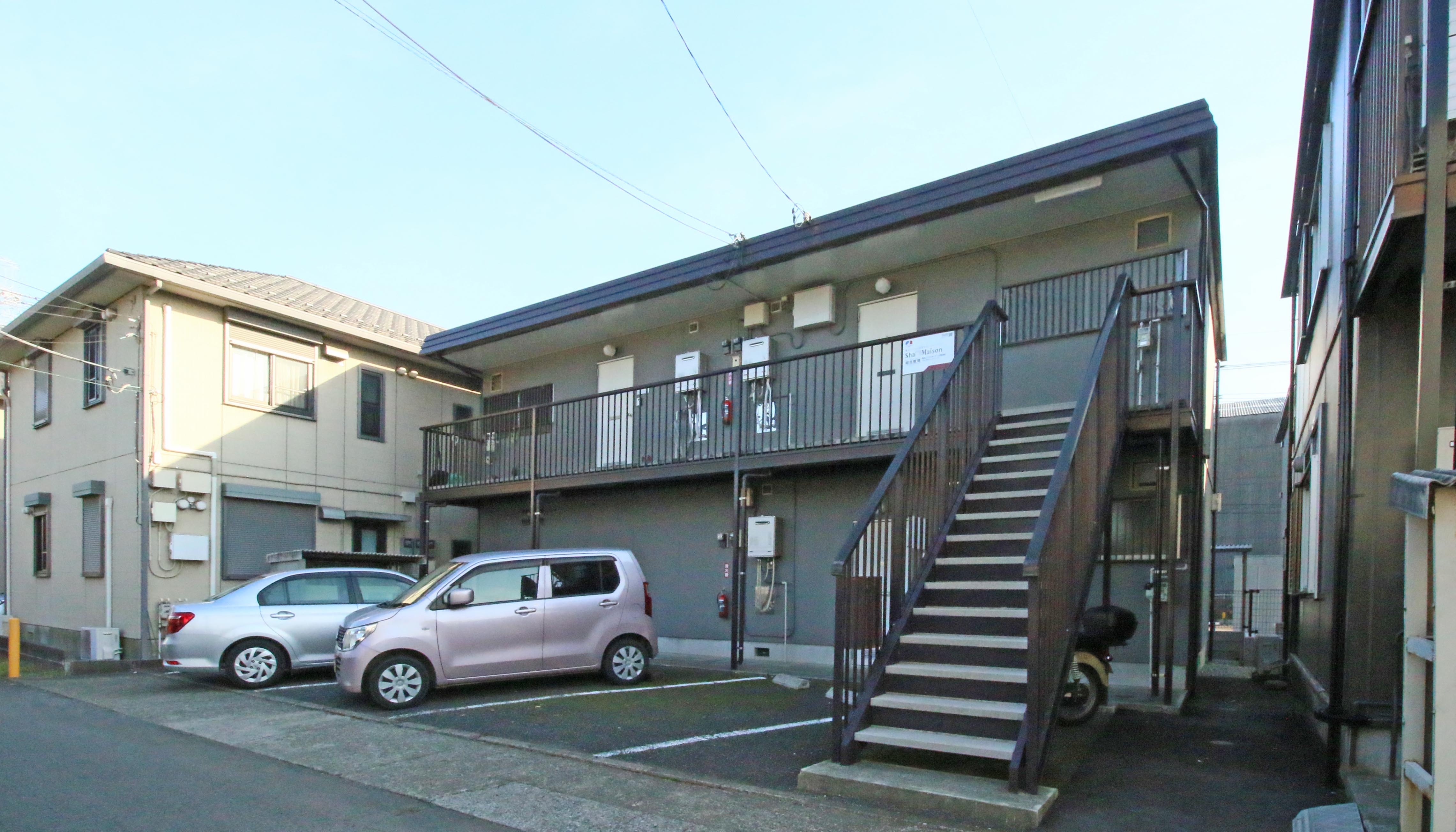 建物外観　１階角部屋　駐車場１台付き無料です。