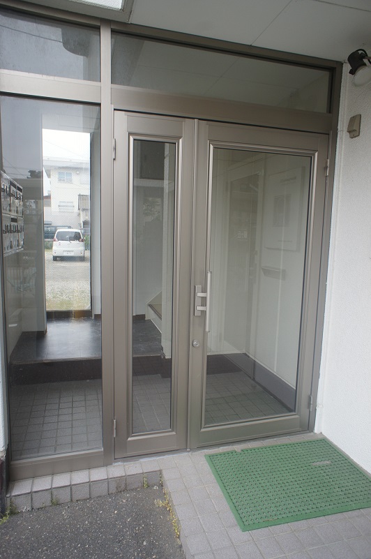 エントランス　共用部入口　集合ポストあり