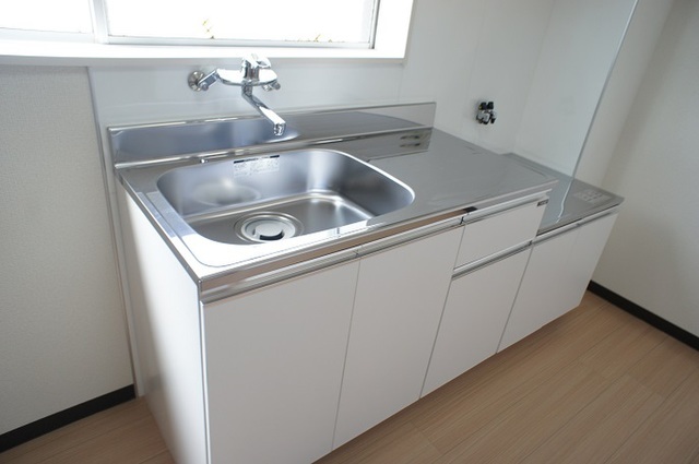 その他設備　キッチン　収納有