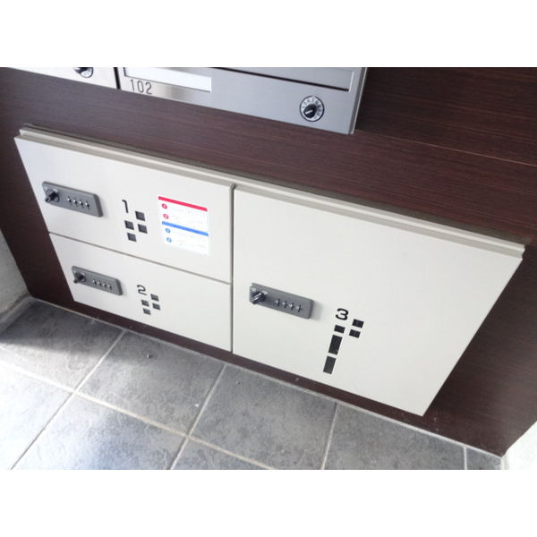 その他共有部分　便利な宅配ボックス付き！日中不在にしがちな方におすすめです！