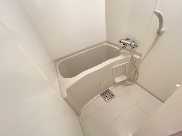 バス・シャワールーム　浴室乾燥機付き♪