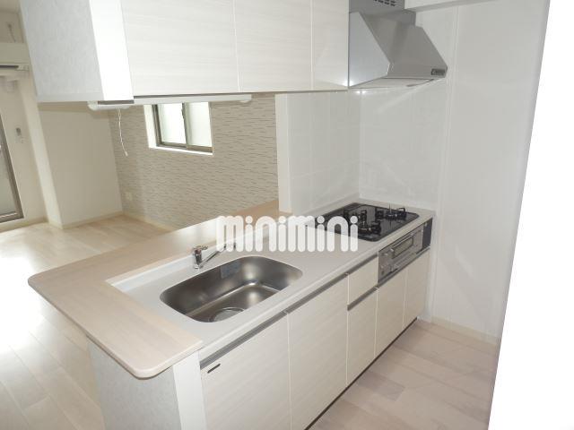 キッチン　３口ガスコンロのシステムキッチンです。