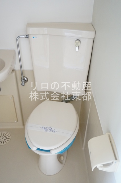 トイレ　清潔感ある洋式トイレです☆お掃除も楽々です！！洗面ボウルもつ