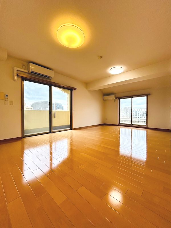 居室・リビング　2面採光の明るい洋室！