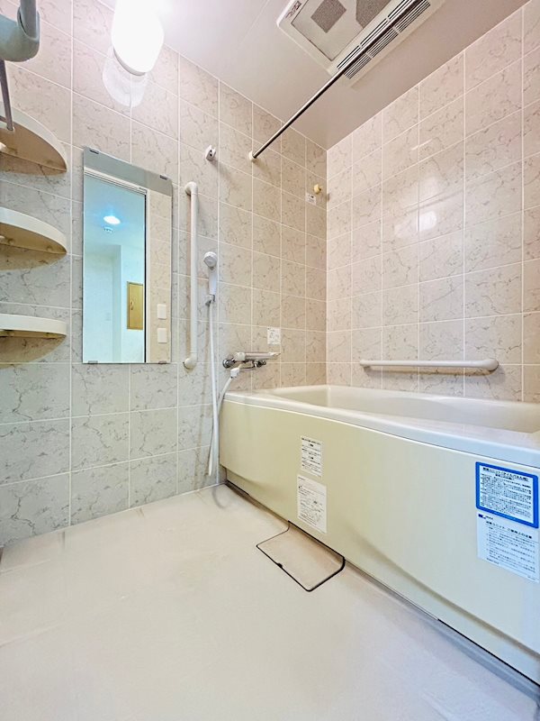 バス・シャワールーム　雨の日も快適な浴室乾燥機付