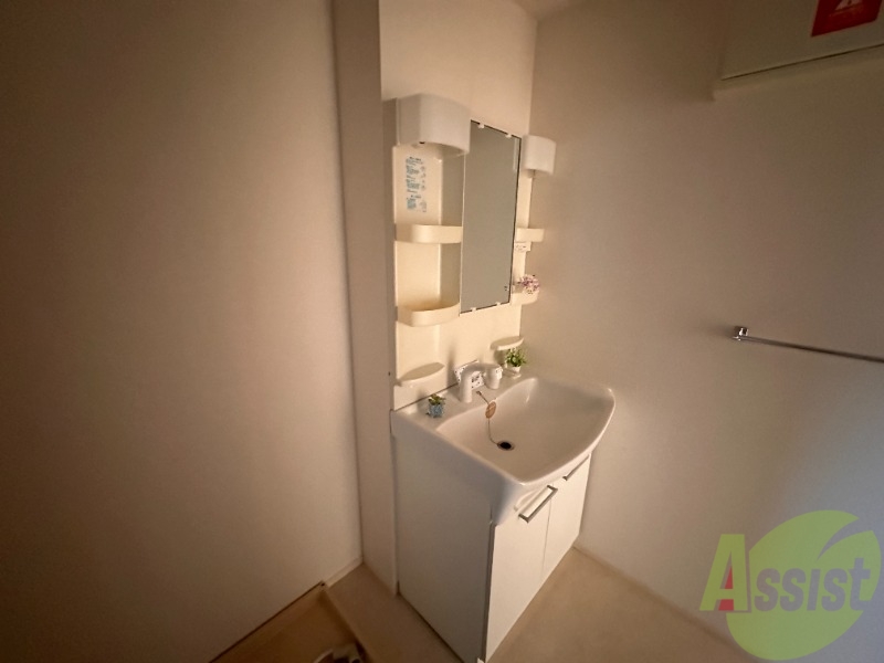 洗面設備　独立洗面台なので朝の身支度もバッチリです。