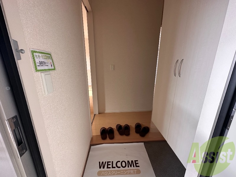 玄関　玄関からは、直ぐにお部屋が見えないの安心ですね。