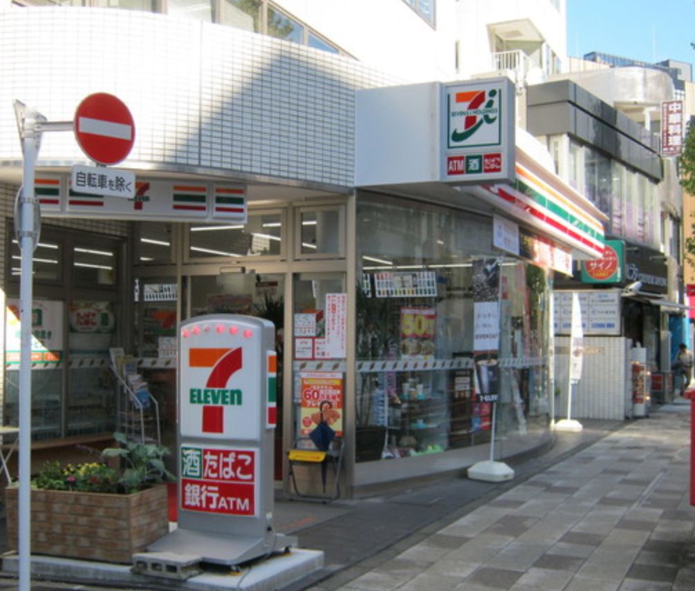 コンビニ　セブンイレブン 港区芝４丁目店（コンビニ）まで216m