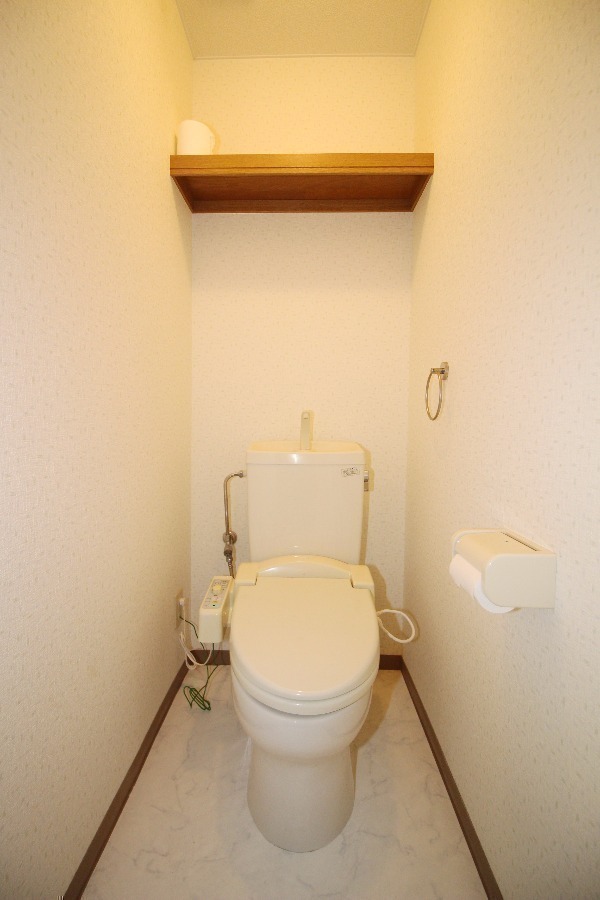 トイレ　温水洗浄便座