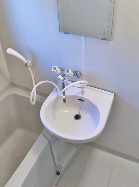 洗面設備　※補修前の参考画像の為、設備等は現況優先。
