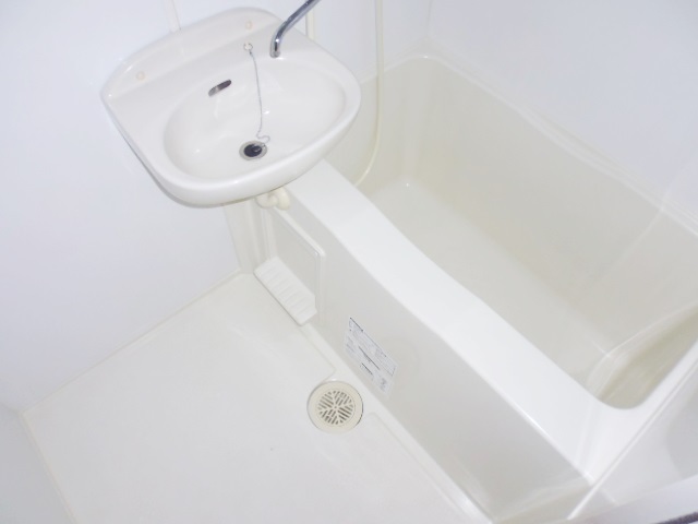 バス・シャワールーム　清潔感あるバスルーム！