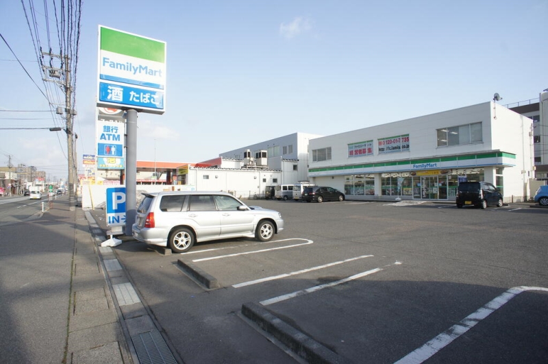 コンビニ　ファミリーマート新潟近江三丁目店（コンビニ）まで517m