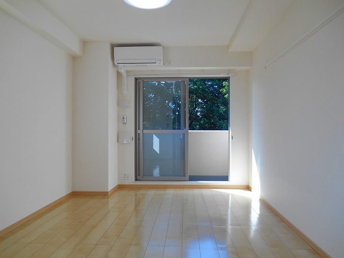 居室・リビング　反転写真です