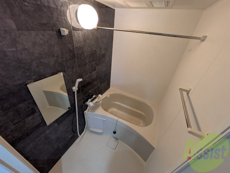 バス・シャワールーム　お風呂になります。一日の疲れを癒してくださいね。