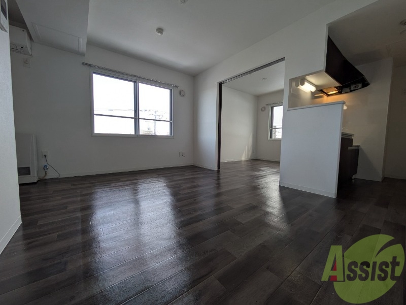 居室・リビング　日当たり良く広々したリビングで快適に過ごせます。