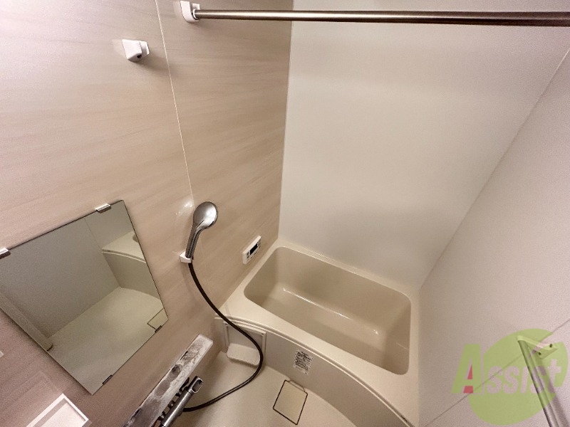 バス・シャワールーム　こちらのお風呂で一日の疲れを癒して下さい。