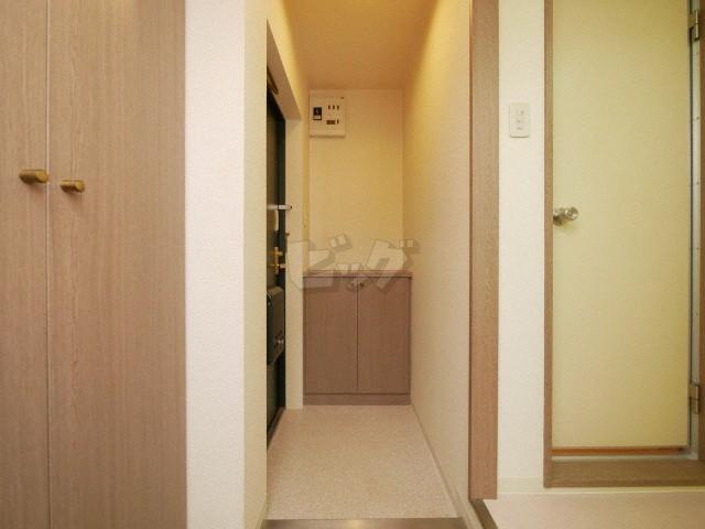 玄関　明るい玄関がお出迎えです☆