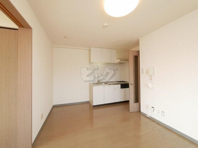 居室・リビング　明るい居間で気持ちまで明るくなりますね！