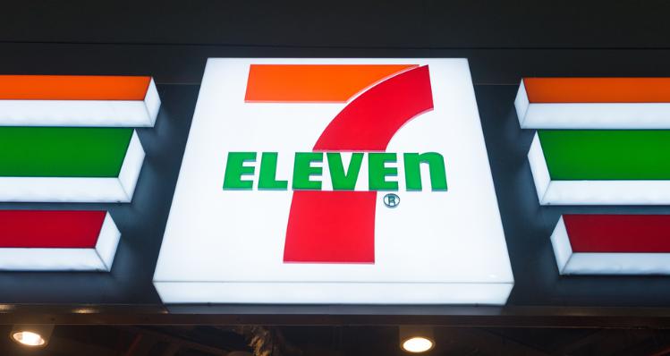 コンビニ　セブンイレブン江東木場3丁目店（コンビニ）まで374m