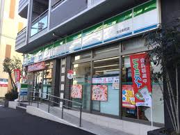 コンビニ　ファミリーマート 市谷柳町店（コンビニ）まで200m
