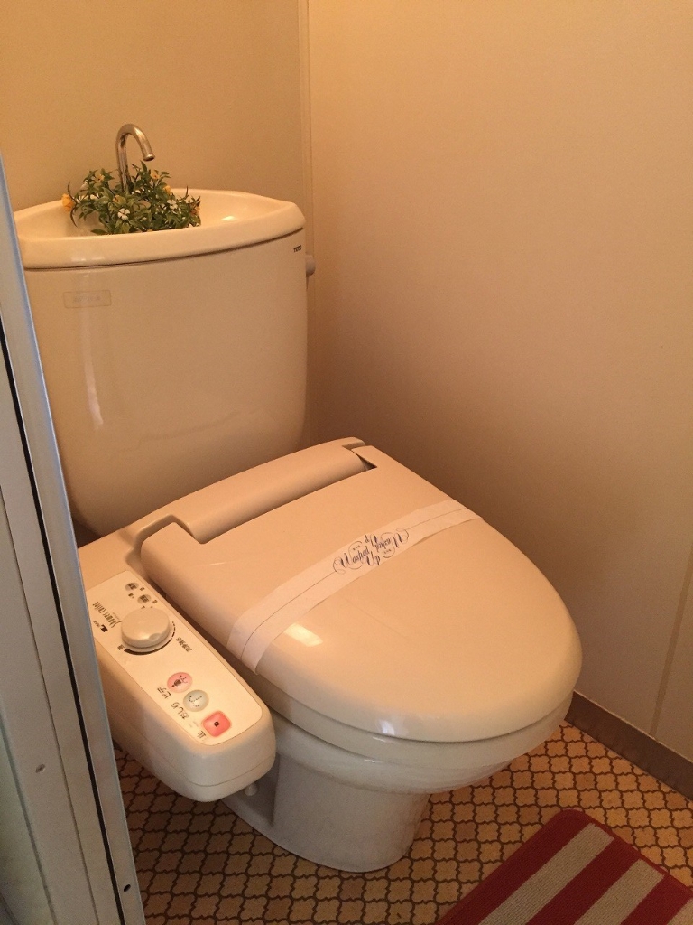 トイレ　ウォッシュレット機能付き☆