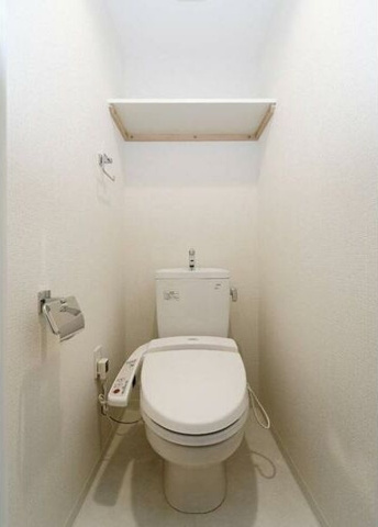 トイレ　※写真は同じマンションの違う部屋のものになります。