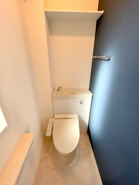 トイレ　★上部収納棚ありのウォシュレット★