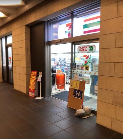 コンビニ　セブンイレブン（コンビニ）まで578m